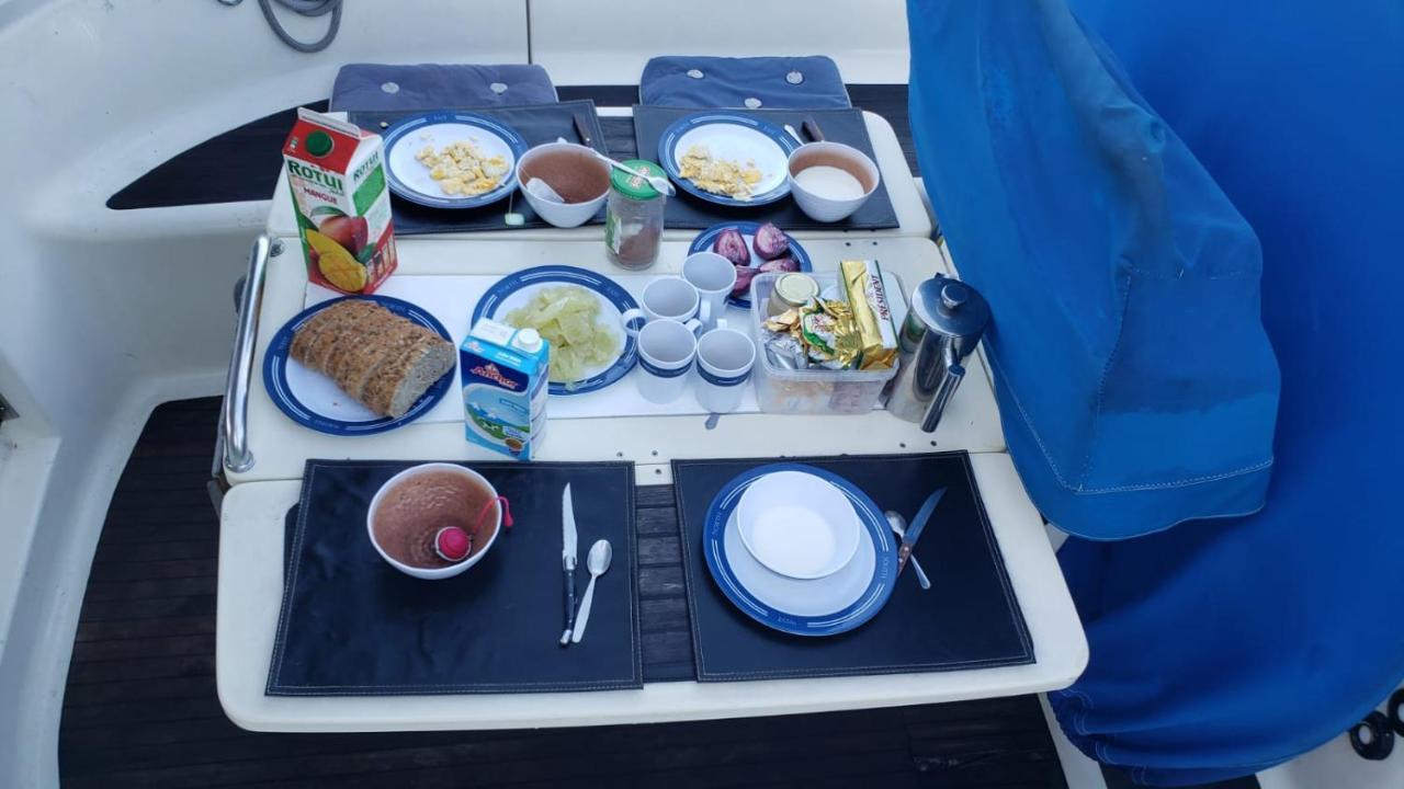 מוריאה 2 Nuits Insolites & 1 Excursion Voile A Bord Du Voilier Mori Ora מראה חיצוני תמונה